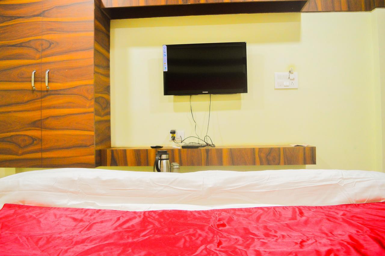 אויאיין Hotel Kalash מראה חיצוני תמונה